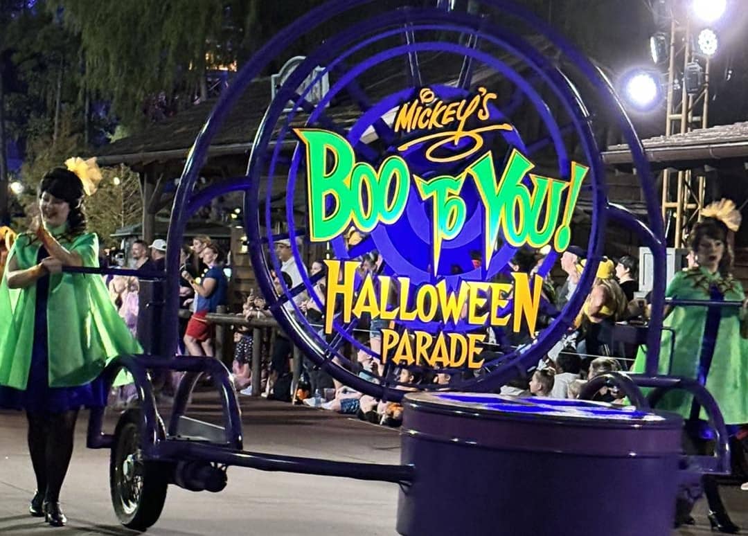 Read more about the article Mickey’s Not So Scary Halloween Party 2025: Insider Tips for a Spooktacular Night!