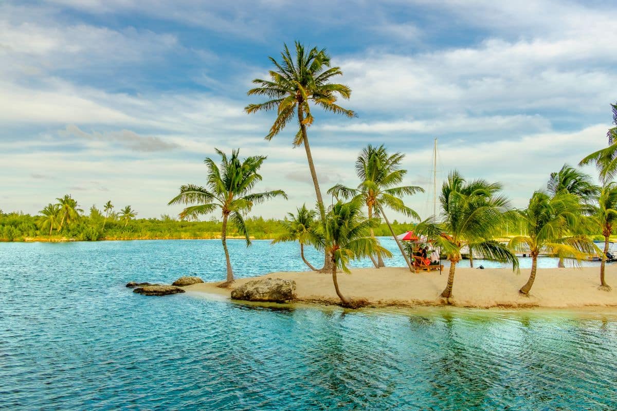 Read more about the article Grand Cayman: The Perfect Escape for Multigenerational Families