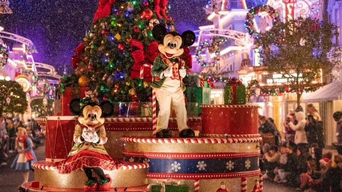 Read more about the article Enjoy the Holidays at the Walt Disney World Resort